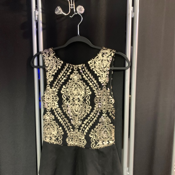 BLK& GOLD SPARKLY CHIC TOP XS - Picture 2 of 5